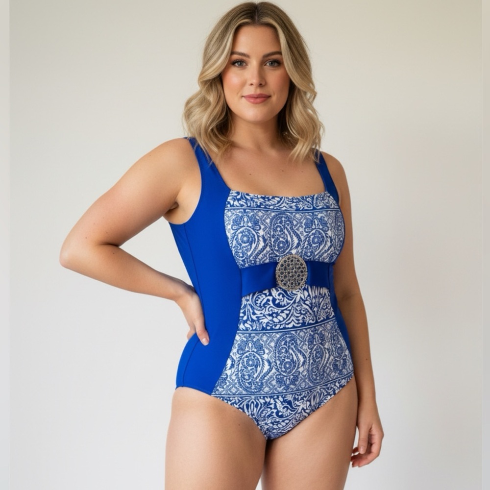 NWOT KUNY BLUE/WHITE PATTERNED FLATTERING ONE-PIECE SWIMSUIT RESORTWEAR POOLSIDE